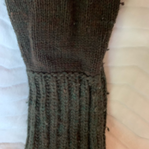 Short,thick button cardigan - Picture 11 of 12